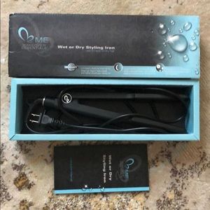 ME. Wet or dry Stylish Iron.